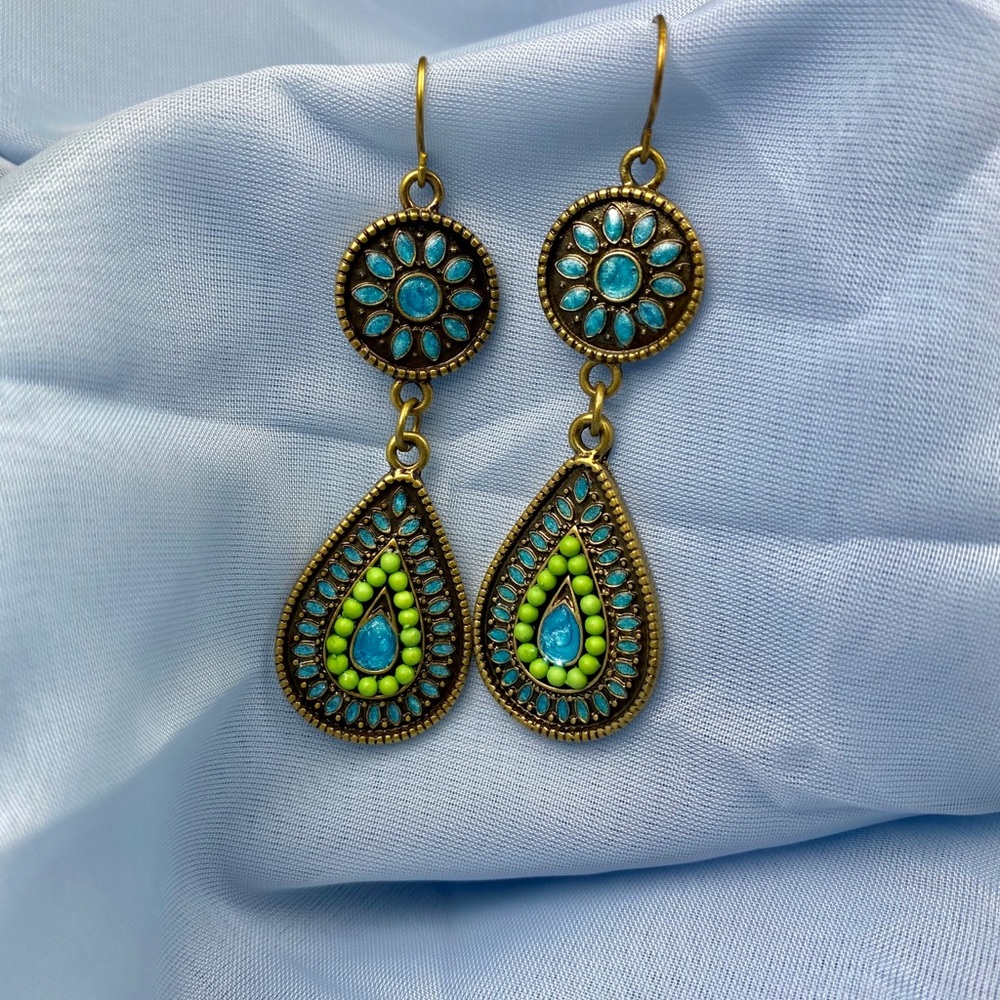 NECKLACE & EARRINGS - Picture 3 of 7